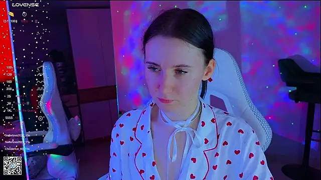 mon lola online show from March 10, 9:32 am