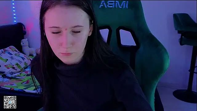 mon lola online show from March 12, 2:45 pm