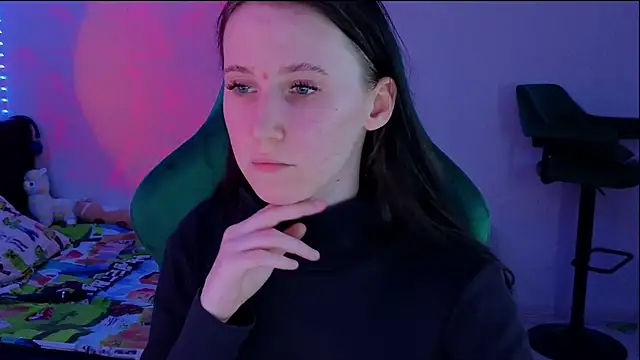 mon lola online show from March 12, 5:49 pm