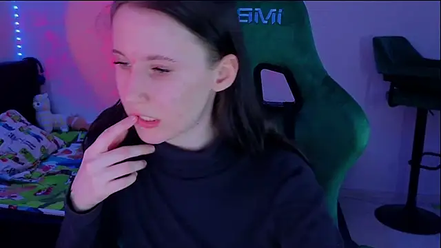 mon lola online show from March 12, 8:52 pm