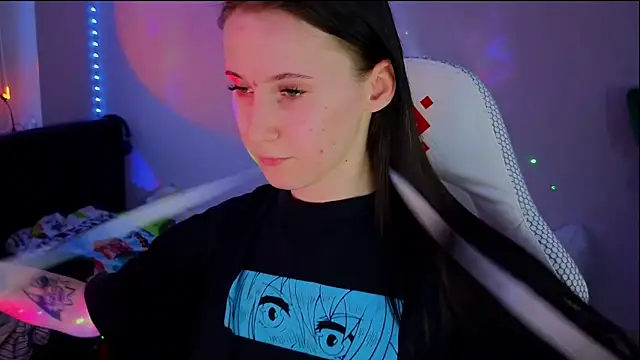 mon lola online show from March 13, 2:44 pm