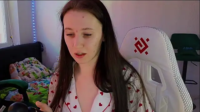 mon lola online show from March 14, 2:19 pm