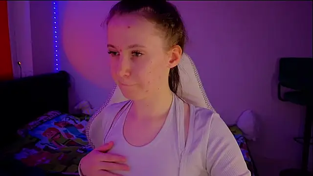 mon lola online show from March 15, 2:34 pm