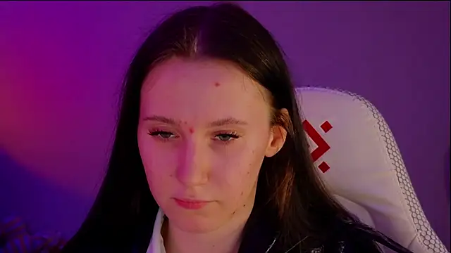 mon lola online show from March 15, 5:37 pm