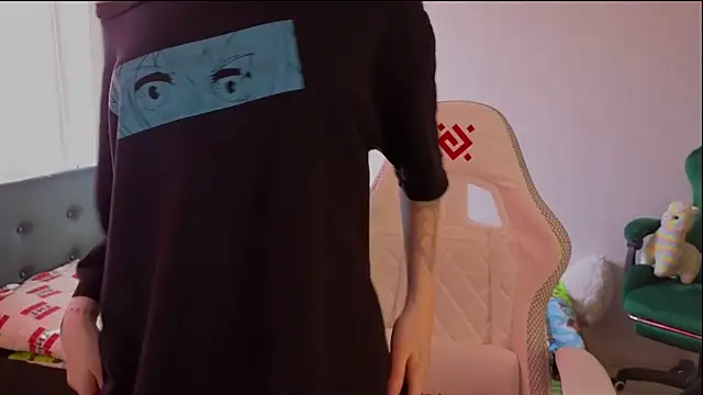 mon lola online show from March 17, 7:35 am