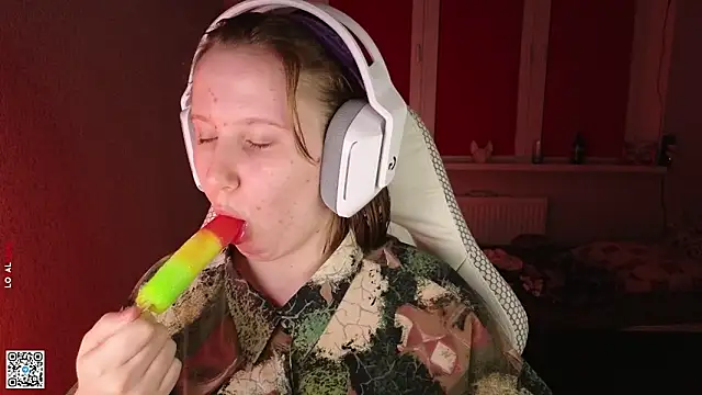 mon lola online show from September 12, 5:35 pm