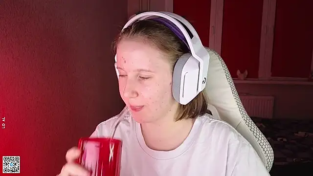 mon lola online show from September 14, 4:28 pm