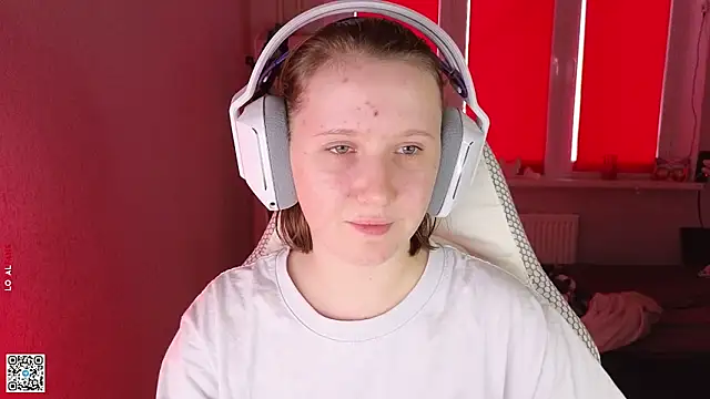 mon lola online show from September 15, 2:50 pm