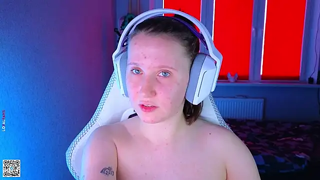 mon lola online show from September 16, 1:23 pm