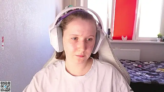 mon lola online show from September 24, 1:25 pm