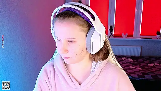 mon lola online show from September 30, 11:48 am