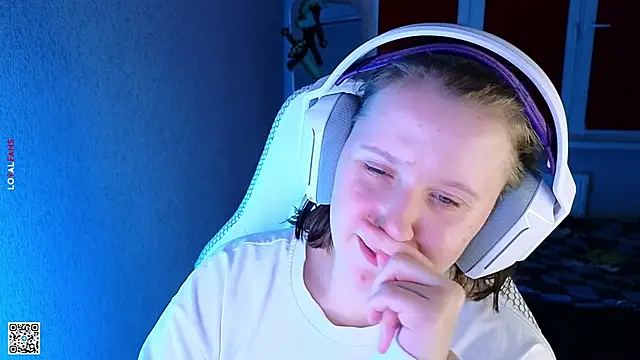 mon lola online show from October 2, 6:37 pm