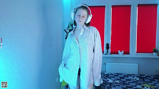 mon lola online show from October 8, 2:04 pm