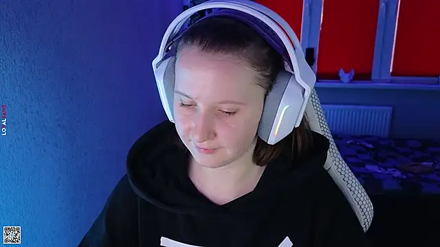 mon lola online show from October 9, 1:09 pm