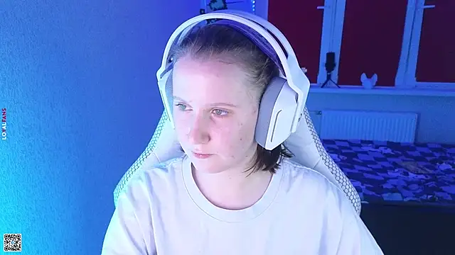 mon lola online show from October 10, 4:28 pm