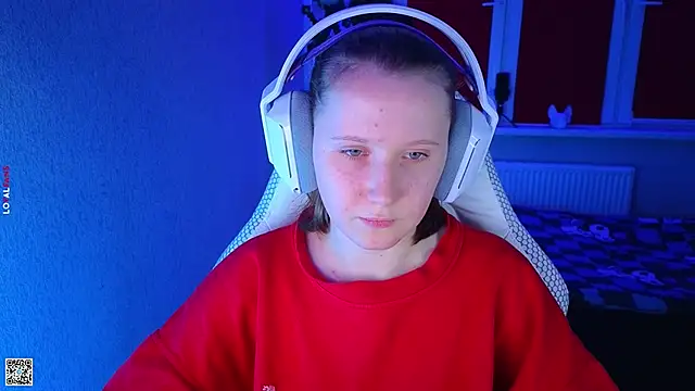 mon lola online show from October 14, 3:24 pm