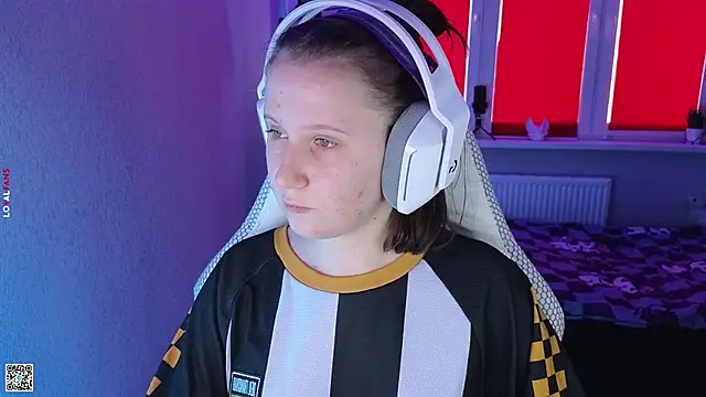 mon lola online show from October 15, 11:21 am