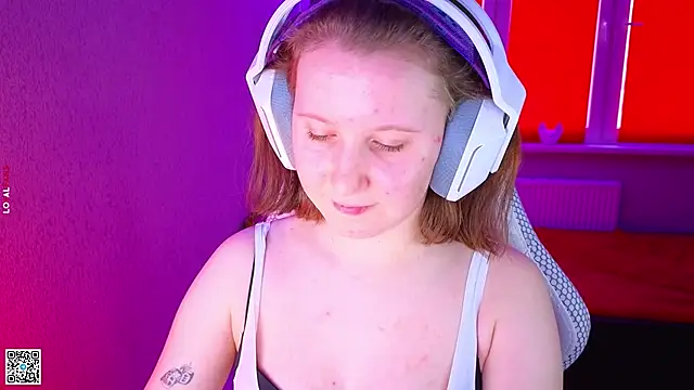 mon lola online show from November 19, 7:08 am