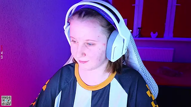 mon lola online show from November 21, 2:16 pm