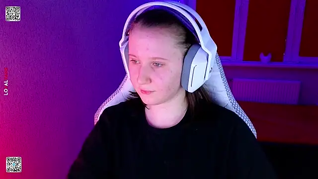 mon lola online show from February 11, 4:23 pm