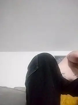 Snapshot of jayjay198080 chatting on March 20, 6:41 am jayjay198080 online show from March 20, 6:41 am