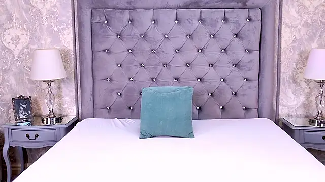 LexiRiley online show from March 8, 6:17 am