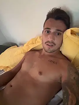 Snapshot of carvalhofelipe chatting on January 19, 7:04 pm carvalhofelipe online show from January 19, 7:04 pm