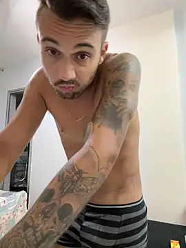 Snapshot of carvalhofelipe chatting on January 28, 11:17 pm carvalhofelipe online show from January 28, 11:17 pm