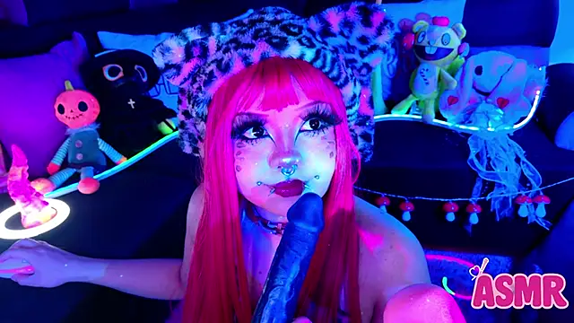 LaytonBox online show from November 4, 1:43 pm