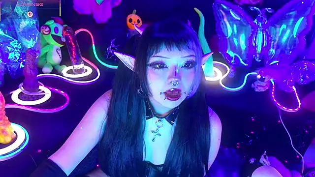 LaytonBox online show from March 21, 2:09 pm