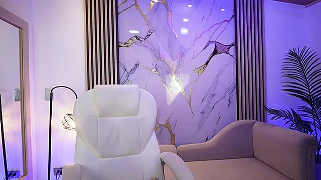 Emma Walkerr  online show from April 14, 6:03 pm