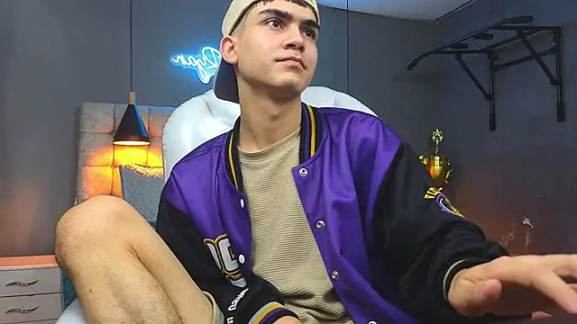 Tommy18   online show from February 13, 6:30 am