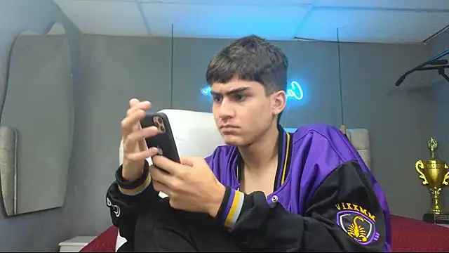 Tommy18   online show from February 27, 10:15 am