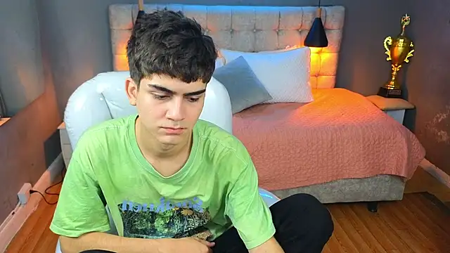 Tommy18   online show from March 12, 7:13 am