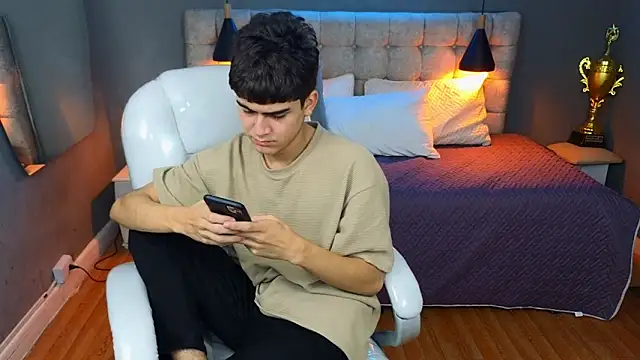 Tommy18   online show from March 13, 10:15 am