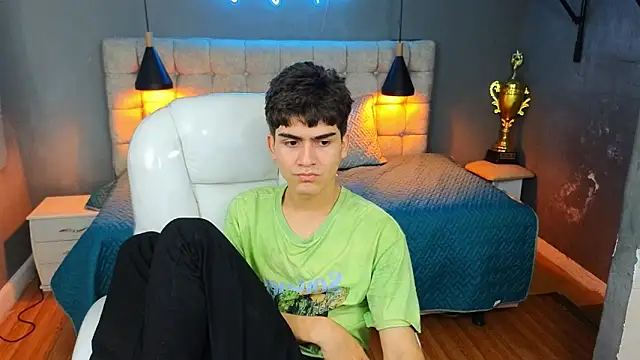 Tommy18   online show from March 15, 11:19 am