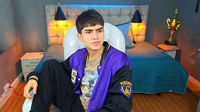 Tommy18   online show from March 16, 6:42 am