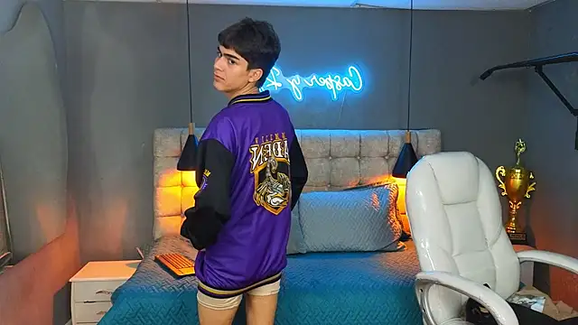 Tommy18   online show from March 16, 9:49 am