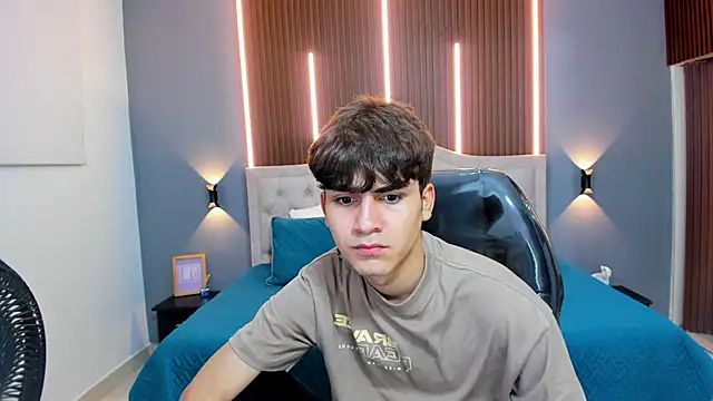 Tommy18   online show from September 21, 3:30 am