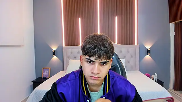 Tommy18   online show from October 30, 3:41 am