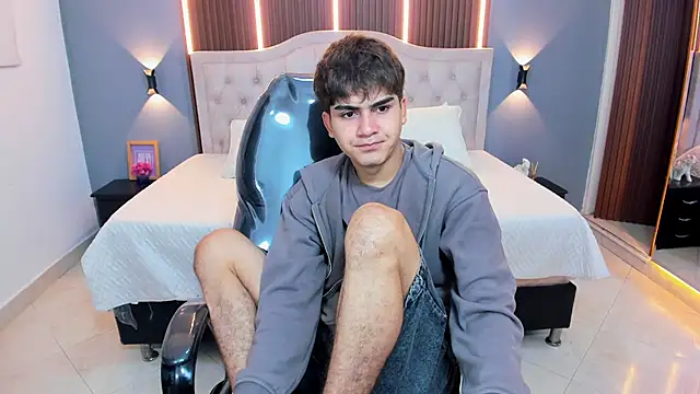 Tommy18   online show from January 11, 3:33 am