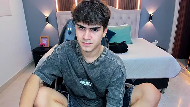 Tommy18   online show from March 21, 3:33 am