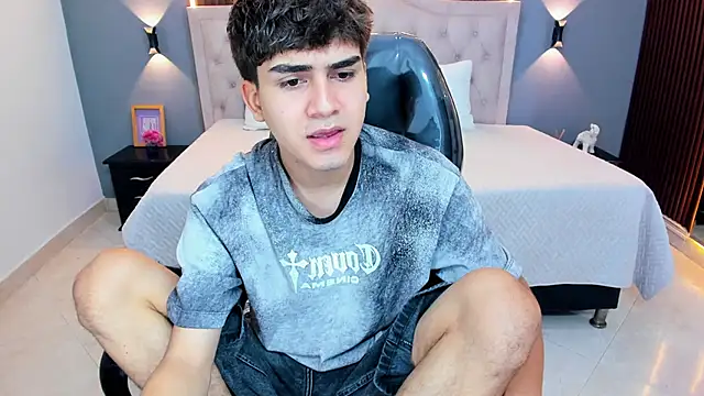 Tommy18   online show from June 23, 3:26 am