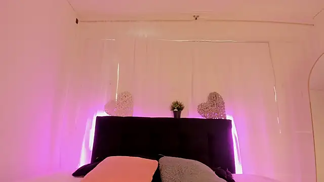 Bonny and carrot online show from September 8, 7:13 pm