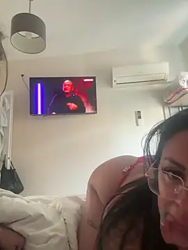 Snapshot of MelissathequeenOff chatting on May 2, 3:28 pm MelissathequeenOff online show from May 2, 3:28 pm