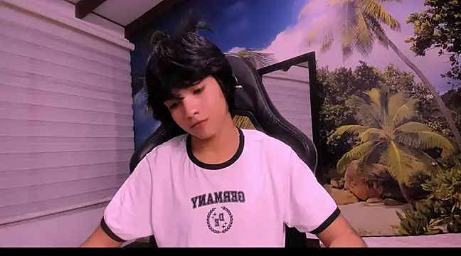 Snapshot of AllanYong18 chatting on January 25, 6:55 am AllanYong18 online show from January 25, 6:55 am