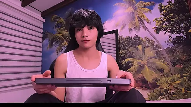 Snapshot of AllanYong18 chatting on February 2, 3:32 am AllanYong18 online show from February 2, 3:32 am