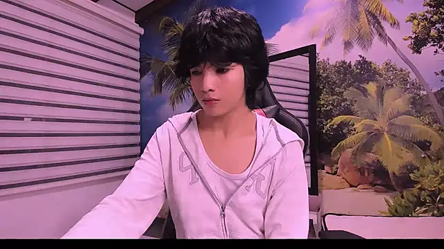 Snapshot of AllanYong18 chatting on February 3, 12:47 am AllanYong18 online show from February 3, 12:47 am