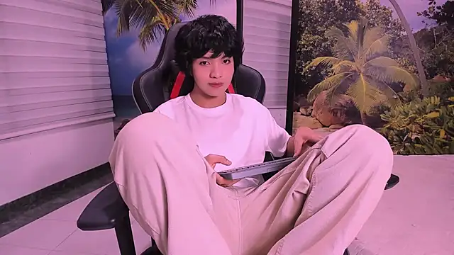 Snapshot of AllanYong18 chatting on February 6, 4:53 am AllanYong18 online show from February 6, 4:53 am