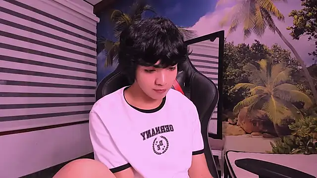 Snapshot of AllanYong18 chatting on February 16, 7:37 am AllanYong18 online show from February 16, 7:37 am